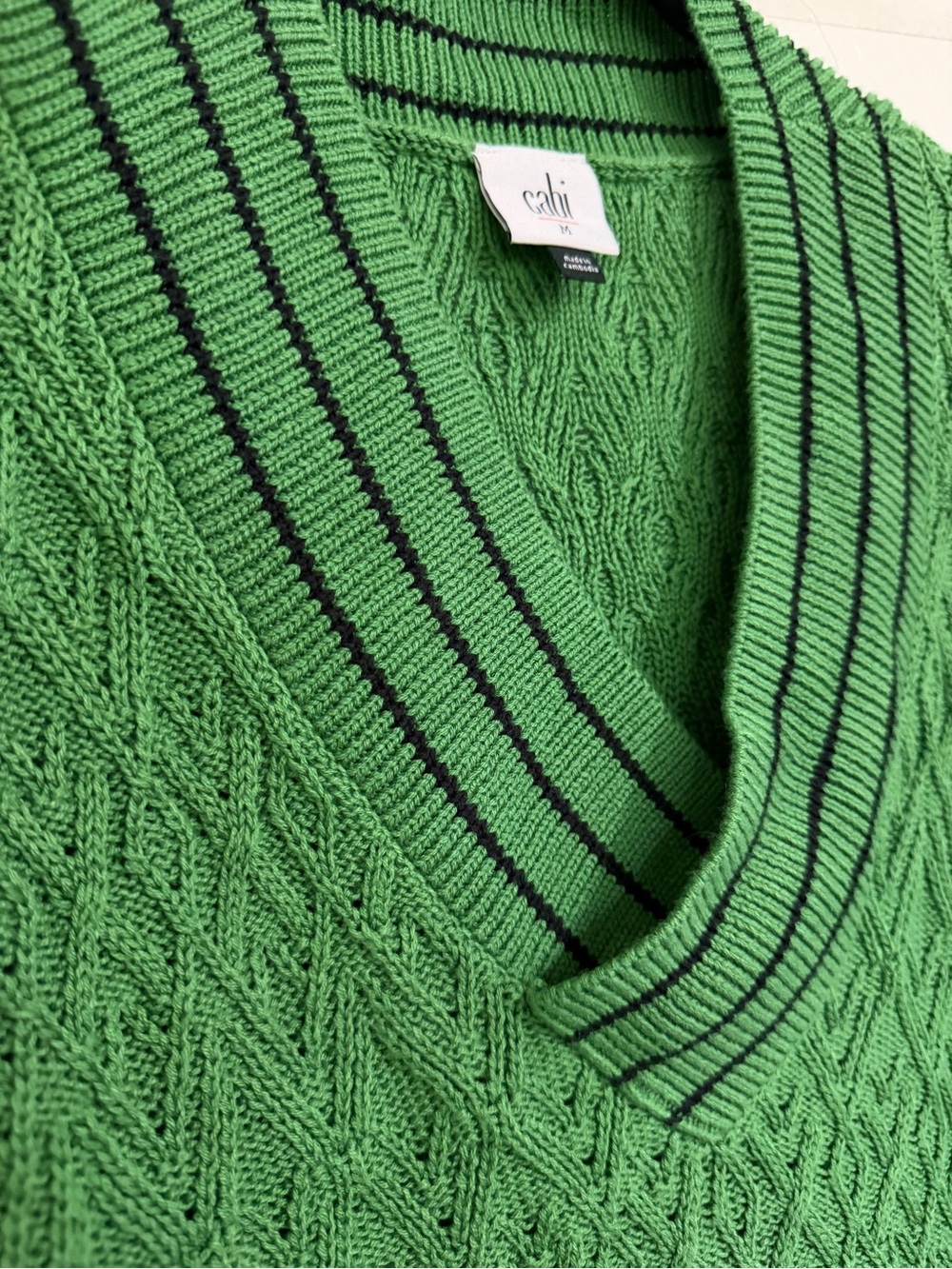 NWOT CAbi Lucky Day Pullover Kelly Green Cable Knit V-Neck Sweater w/ Black Trim - Picture 7 of 13